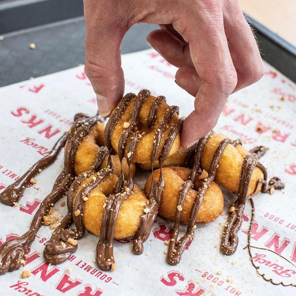 FancyFranks's tweet photo. Never say no to Nutella 🌰 #fancyfranks #donuts https://t.co/Q1kazYMpZh
