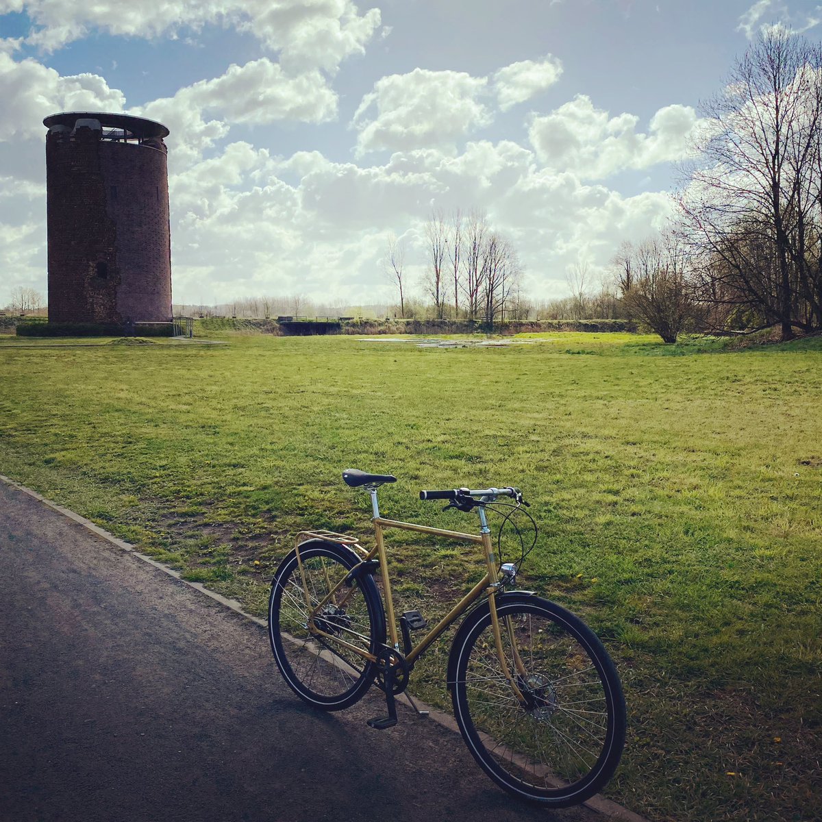 Ready for some new adventures #newbike <a href="/achielle_/">Achielle Cycles</a> #oscar #mustardgold #madeinbelgium