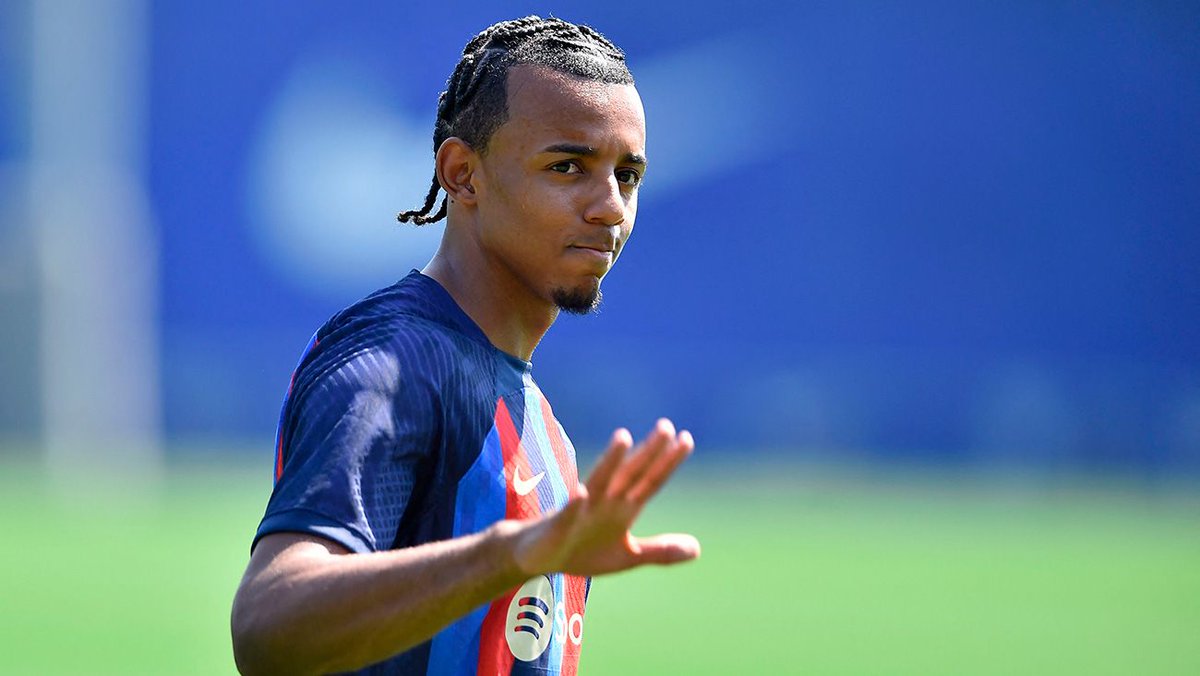 👀 ¿Debe Koundé ser titular en el Bernabéu? 👇

🔁 SÍ 
♥️ NO