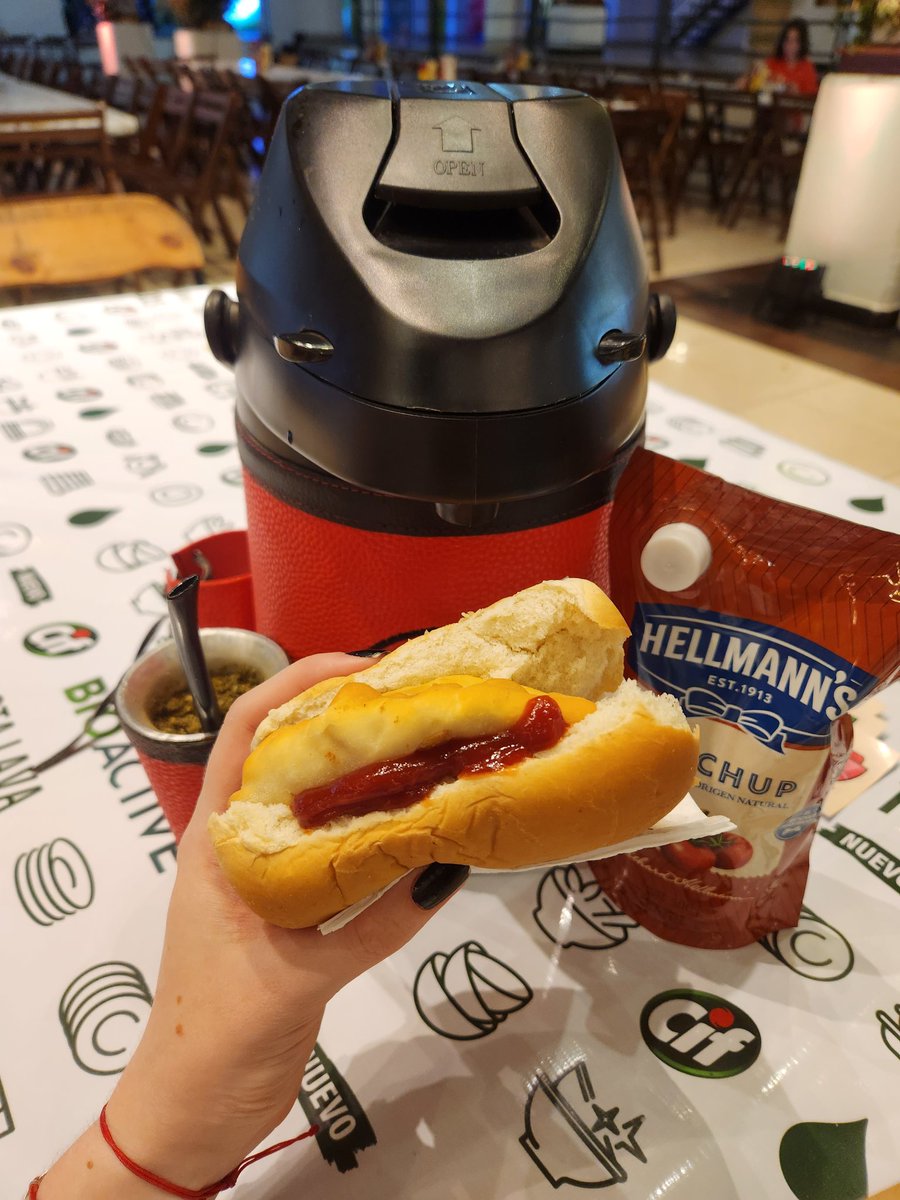 sofi_caceres_'s tweet photo. Hora del Tereré Rupa en @expanadapy

Sanwinada con ketchup #Hellmanns a bultooooooo

Vengaaan pueees🙌🏽🤤 https://t.co/wbPvh1JNHG