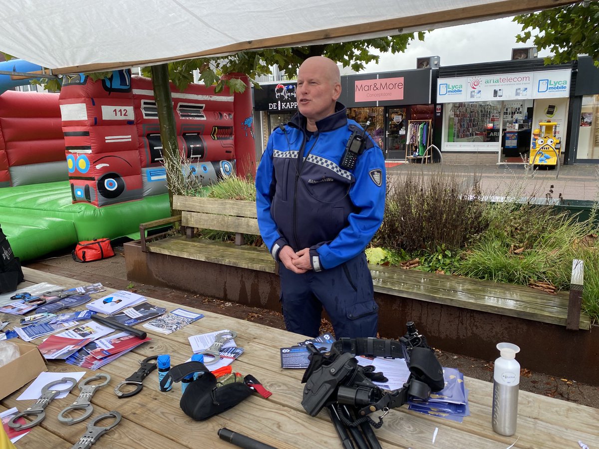 Veiligheidsmarkt winkelcentrum #Beuningen goed bezocht door jong en oud #weekvandeveiligheid
