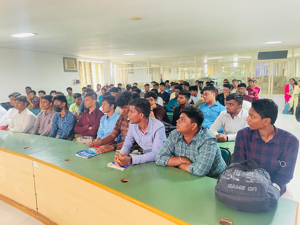 Dhaanishchennai's tweet photo. Address of the gathering by Our Honourable Secretary Mr.M.kadharsha at the lnduction Day- 2 for Budding Engineers of Our First year Students
#dace #dhaanishahmedcollegeofengineering #secretary #buddingengineers #fristyear #students https://t.co/cA7N2g2nR5