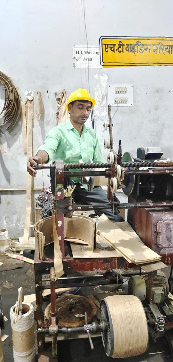 अधीक्षण अभियंता कार्यशाला मंडल आगरा के निर्देशानुसार आगामी त्योहारो पर निर्बाध विद्युत आपूर्ति सुनिश्चित करने हेतु अधिक से अधिक परिवर्तक उपलव्धता सुनिश्चित हेतु जनपद फिरोजाबाद कार्यशाला में रात्रिकालीन पाली में भी परिवर्तक रिपेयर कार्य किया जा रहा है। <a href="/mduppcl/">MDUPPCL</a> <a href="/UPPCLLKO/">UPPCL</a> <a href="/dvvnlhq/">Dakshinanchal Vidyut Vitran Nigam Limited</a>