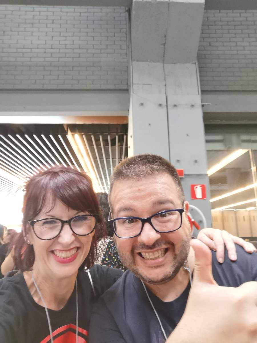 patinadora's tweet photo. Me ha faltado mucha gente aquí pero me llevo unos muy buenos y esperados reencuentros en las #jpod22 ❤️ https://t.co/uOLNmKrlaQ