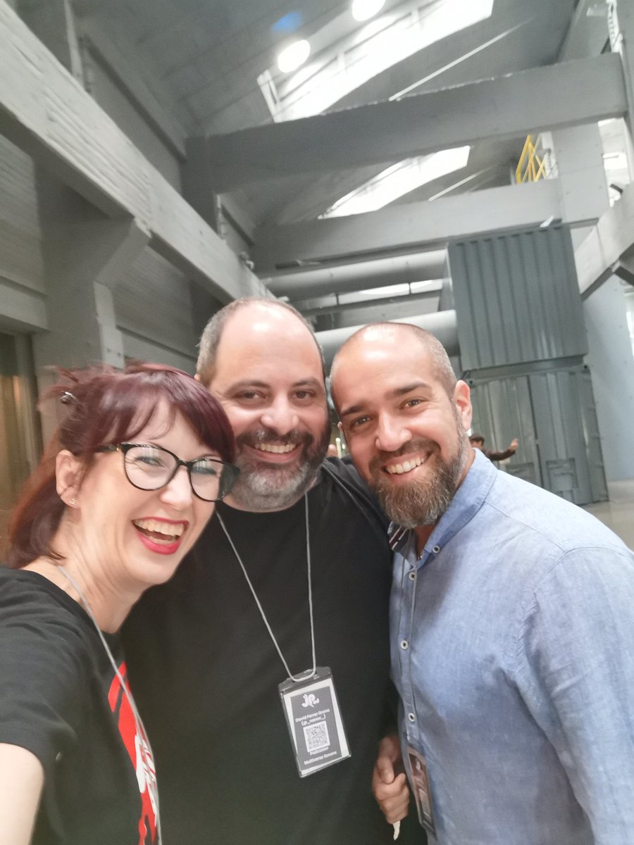 patinadora's tweet photo. Me ha faltado mucha gente aquí pero me llevo unos muy buenos y esperados reencuentros en las #jpod22 ❤️ https://t.co/uOLNmKrlaQ