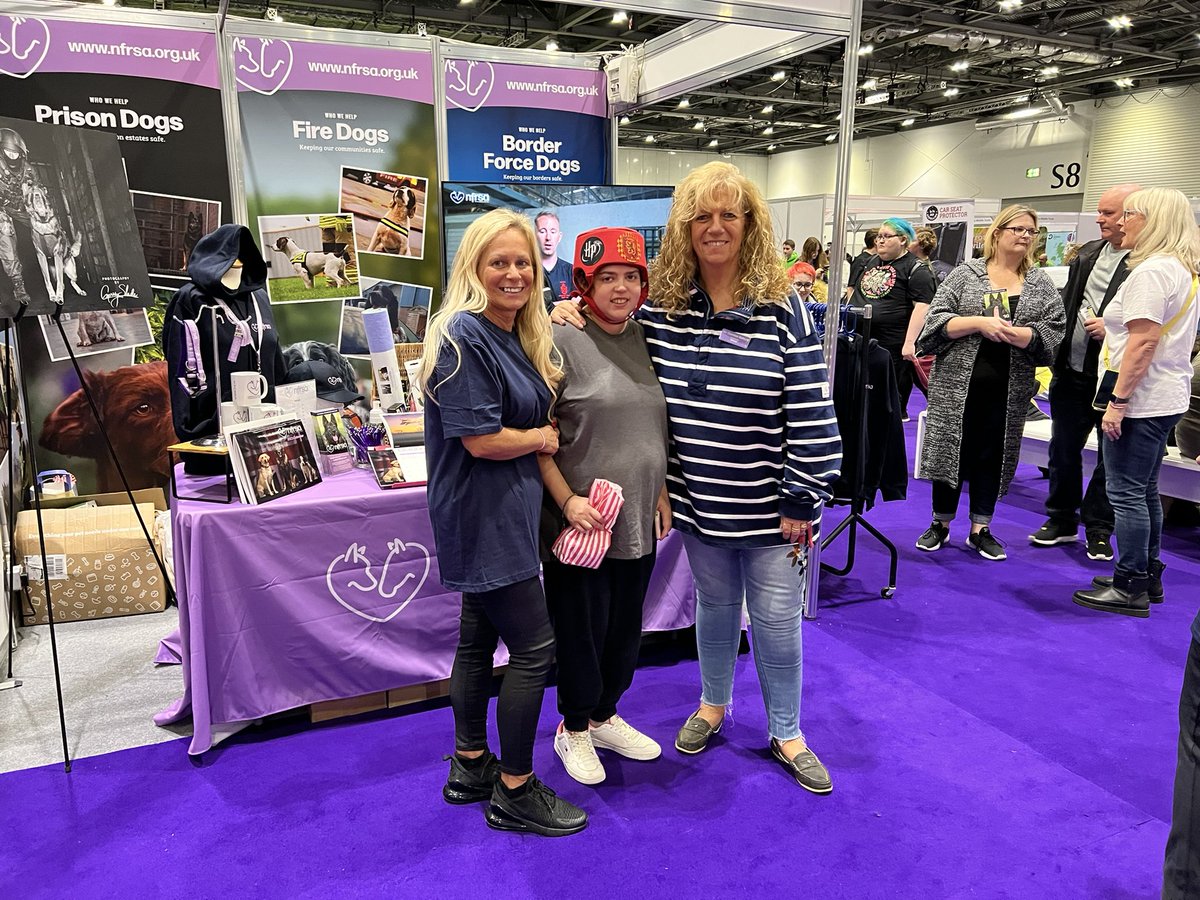 The_NFRSA's tweet image. We are having SO MUCH FUN!

If you’re coming to @DiscoverDogsUK @ExCeLLondon this weekend. Come by and see us. TS244. We have Calendars - we have Beanies - we have Hoodies - we have STUFF! 

And we have a very cool raffle too. #dogs #DogsOnTwitter #dogslife