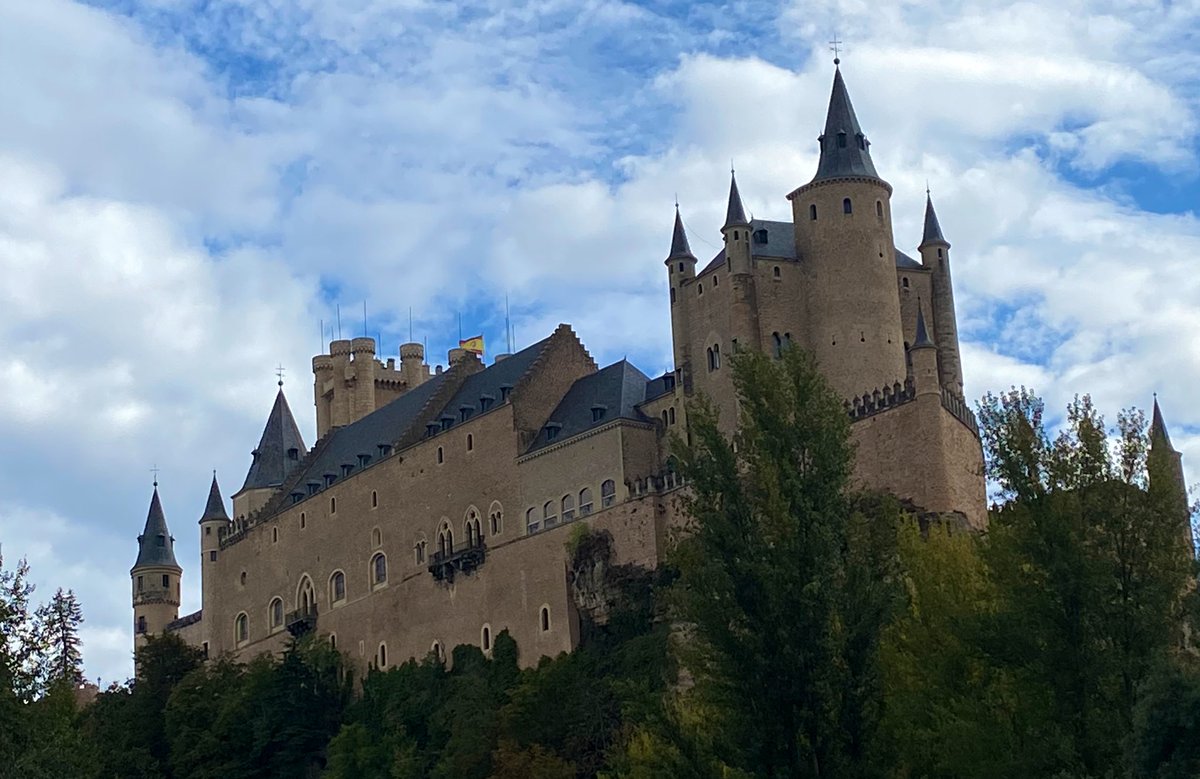 Alcázar de Segovia, principios del siglo XII. Fortaleza real de los Reyes de Castilla.