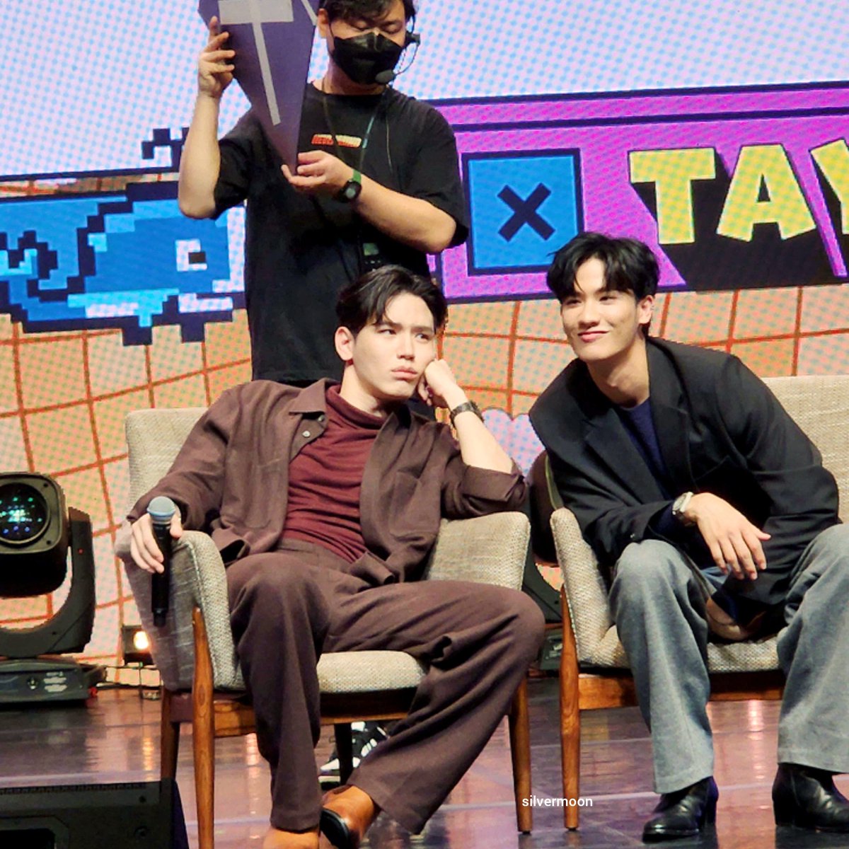 2silver_moon's tweet photo. #TayNewFMKorea2022 
#Tawan_V #Newwiee https://t.co/hr5YTcuuEu