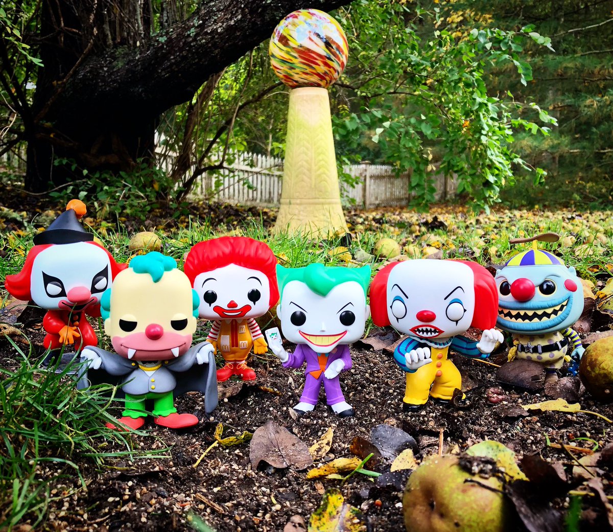 mumb0funk0's tweet photo. #FunkoPhotoADayChallenge : Creepy Clowns : The creepy clowns have hit the town! #krustytheclown #thejoker #pennywise #ronaldmcdonald #funko #originalfunko #clowns @OriginalFunko https://t.co/K7z9Pjl626