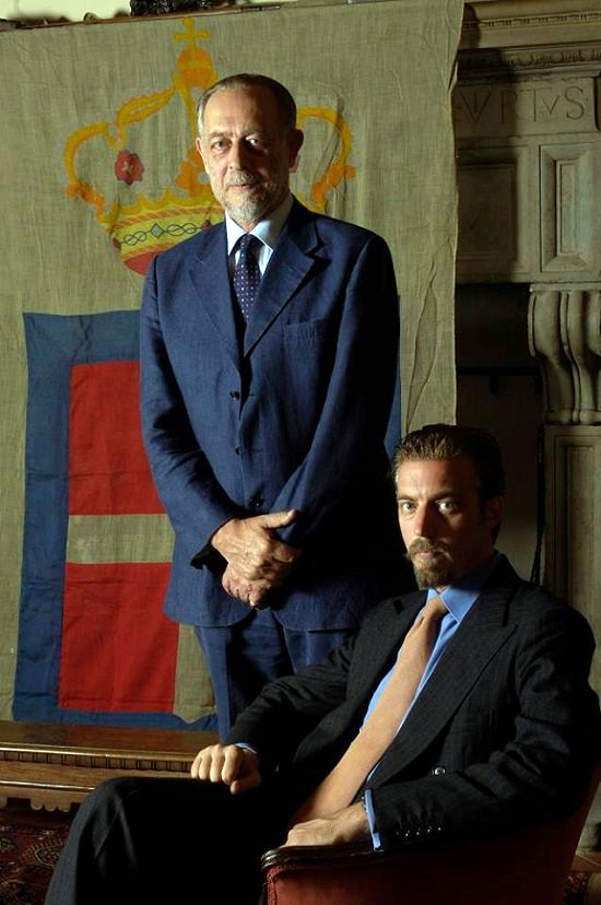 annuarionobilta's tweet photo. La nuova #benemerenza della #RealCasadiSavoia
creata da S.A.R. #AmedeodiSavoia, Duca di #Savoia, il 1 dicembre 2009. #faleristica #AnnuarioDellaNobiltàItaliana https://t.co/zr8kYWrSTY