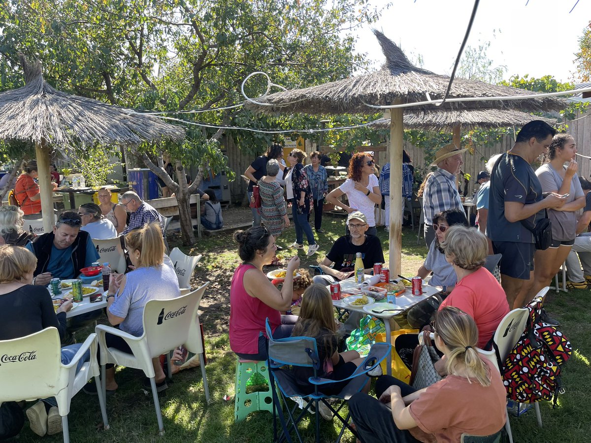 HuertosAlcorcon's tweet photo. Un éxito la Jornada de Puertas Abiertas organizada en nuestras fincas, donde hemos dado a conocer nuestro proyecto ecológico y hemos acercado la agricultura de autoconsumo a los vecinos y vecinas de #Alcorcón #Fuenlabrada y su entorno. https://t.co/Kh2SHTFheF