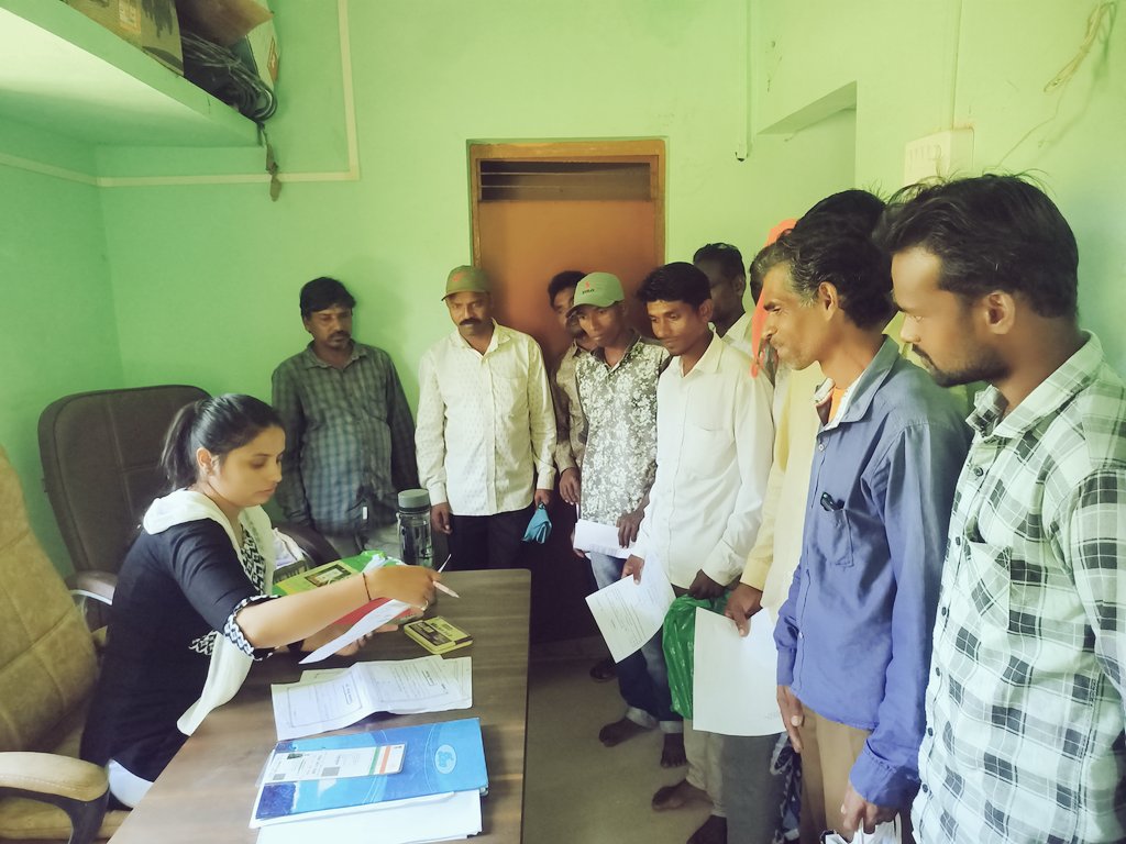 लोग वक्त मांगने को तरसेंगे तुम ख़ुद पर वक्त लगाओ तो सही।🙌
#virpurjuthgrampanchayat
My work my Pride 🖋️