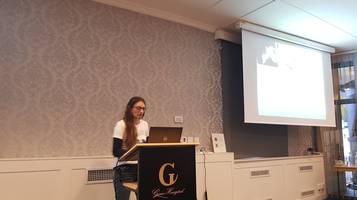 SCAPE_Poll_Ecol's tweet photo. Starting the last session with a cool presentation from Karin Gross at #SCAPE2022 on the effects of whole-genome duplications on floral traits in the coevolving, nursery pollinated Lithophragma bolanderi. https://t.co/NdMyXD9mMD