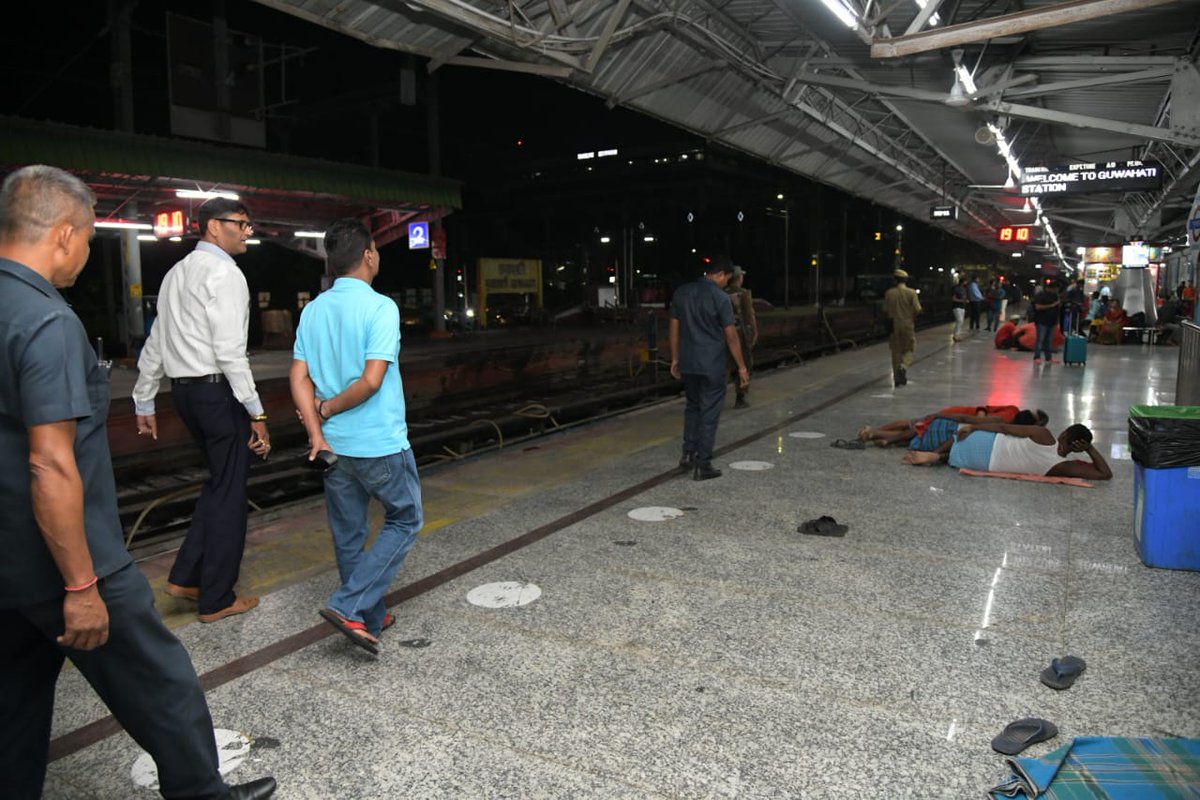 ministry-of-railways-on-twitter-rt-theashoksinghal-traveling-to