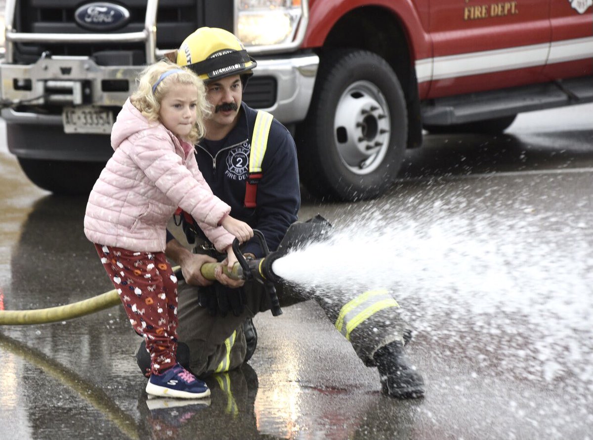 GPmedia_24's tweet photo. FIRE PREVENTION OPEN HOUSE: @MiltonFireON annual Fire Prevention Week (Oct.9-15) open house is back — out front Milton Memorial Arena with junior firefighter activities, water rescue, truck tours and BBQ till 1pm ! #PlanYourEscape https://t.co/sClb7RS31n