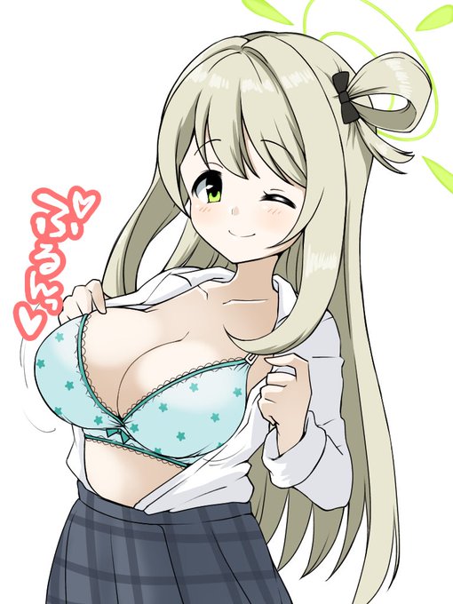 目の前でシャツ脱いでおっぱい見せてくれるノノミちゃん 