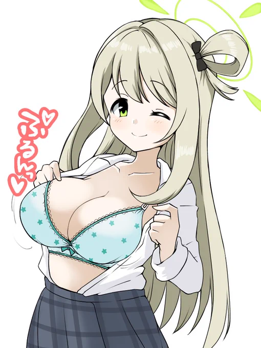 目の前でシャツ脱いでおっぱい見せてくれるノノミちゃん 