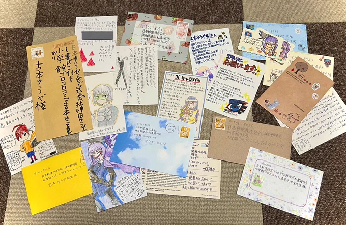 実は先日、夏頃から届いていたファンレターを編集部からまとめて送っていただきました。力の入ったイラスト、新キャラのアイデア、海外からのエアメールなど、みなさまのお心遣いに心から感謝いたします。 