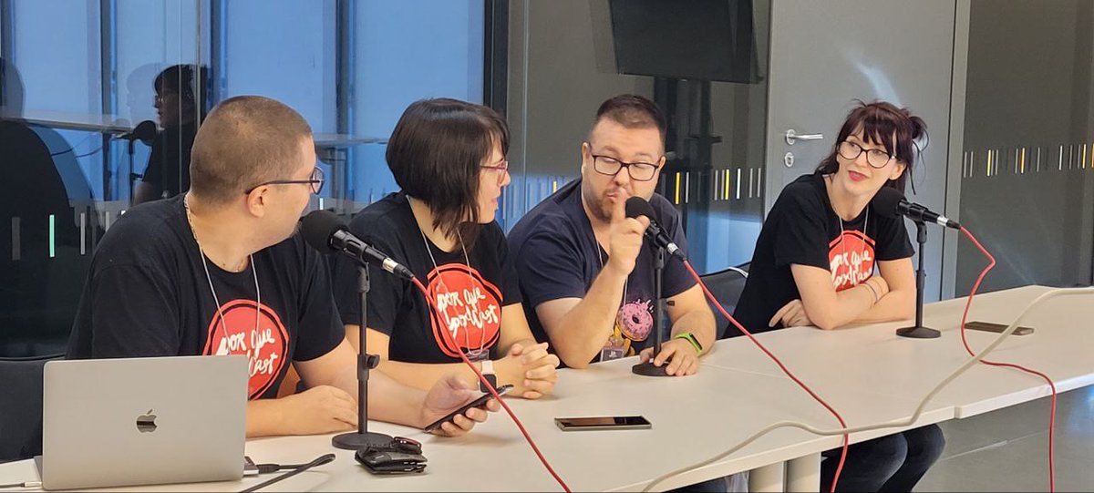 patinadora's tweet photo. Y hoy ha sido @PorquePodcast de lujo porque, aunque nos faltaban @lapsicomami y @TreceBicis (y @eove ha perdido la voz), ha sido histórica la vuelta de @Labienpe y contar con el amiguito @Wiichit0. Foto de #AGirl en #Jpod22 https://t.co/3pmPwvwWJ5
