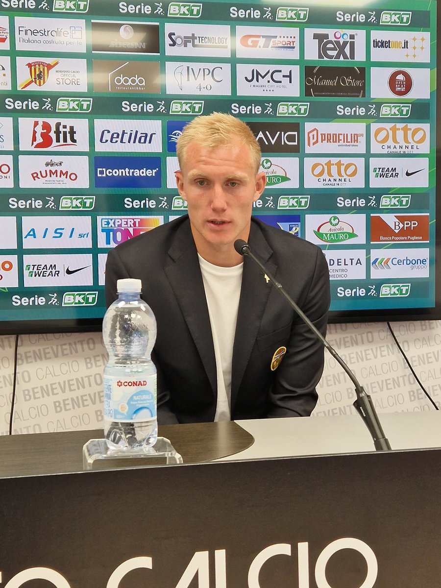 TernanaOfficial's tweet photo. π Freddy SΓΈrensen post #BenTer 2-3: "Nel mio gol dovevo andare sul primo palo, sono andato sul secondo istintivamente. La foto a fine gara? Per ringraziare i tifosi e dedicarla a Marco Capuano". π₯π© https://t.co/TnstI6YWKc