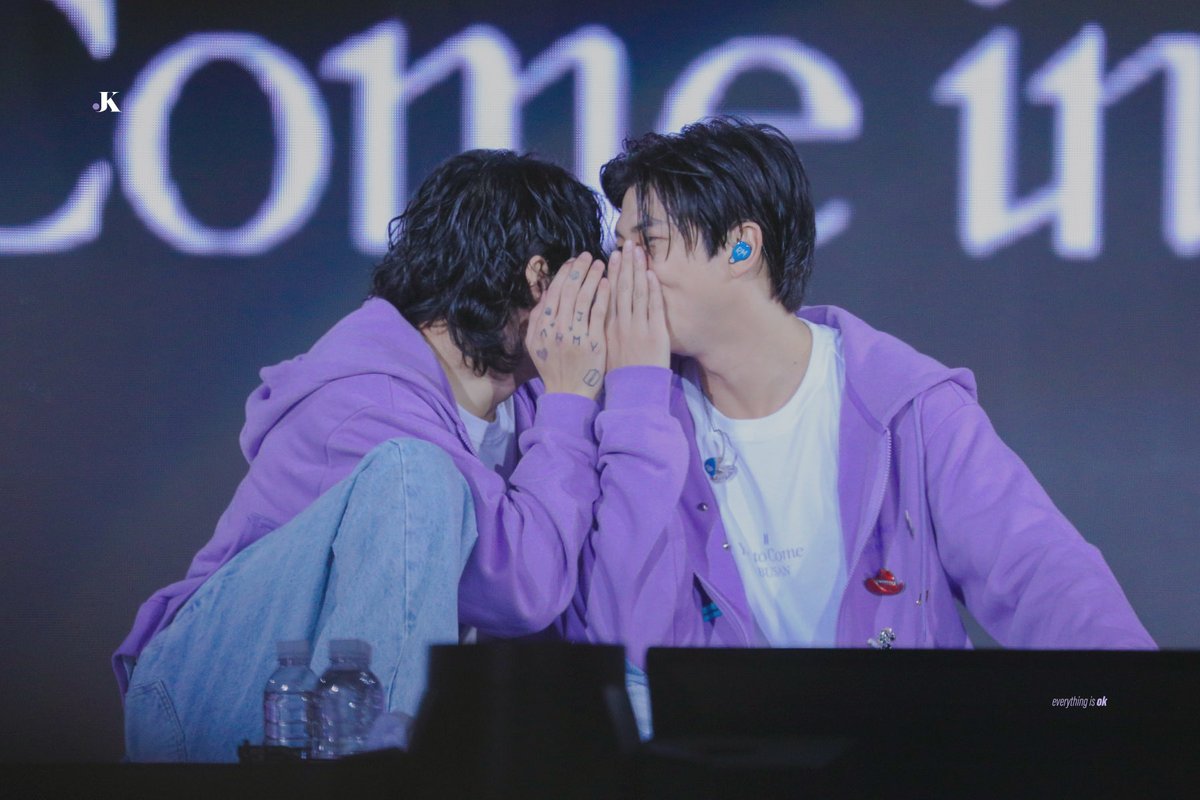 OK_JUNGKOOK_NET's tweet photo. 여전한 형아조아맨🥰
무슨 이야기했길래 이렇게 신나… 궁그매🥺
@BTS_twt https://t.co/CgE5YzrUmu