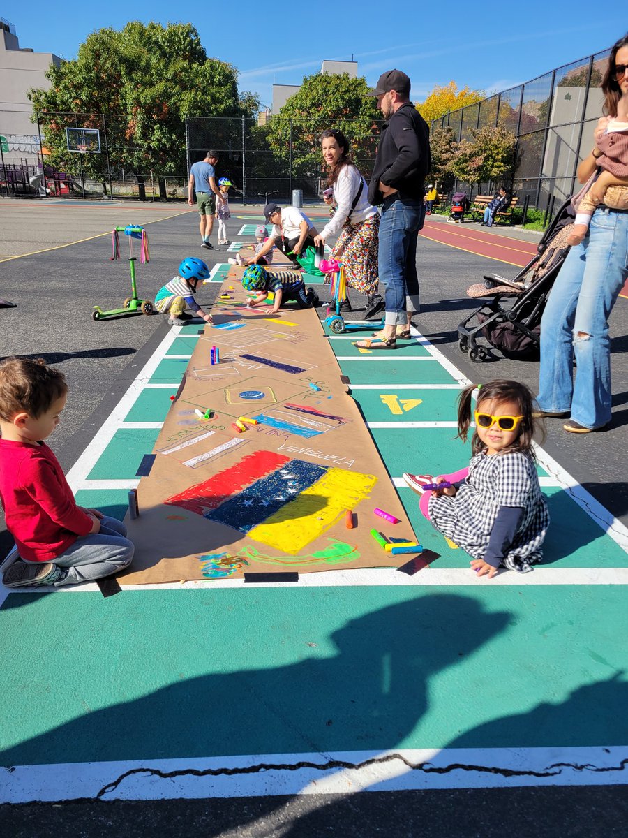 HeyBccs's tweet image. buenos dias a nuestra gente! estamos aquí en bccs preparándonos para nuestras actuaciones de herencia hispana / latinx. ¡¡vamos!! @CommunitySupt16 @D16LEADS @NequanMclean @stefanizinerman @OsseChi #welovebccs