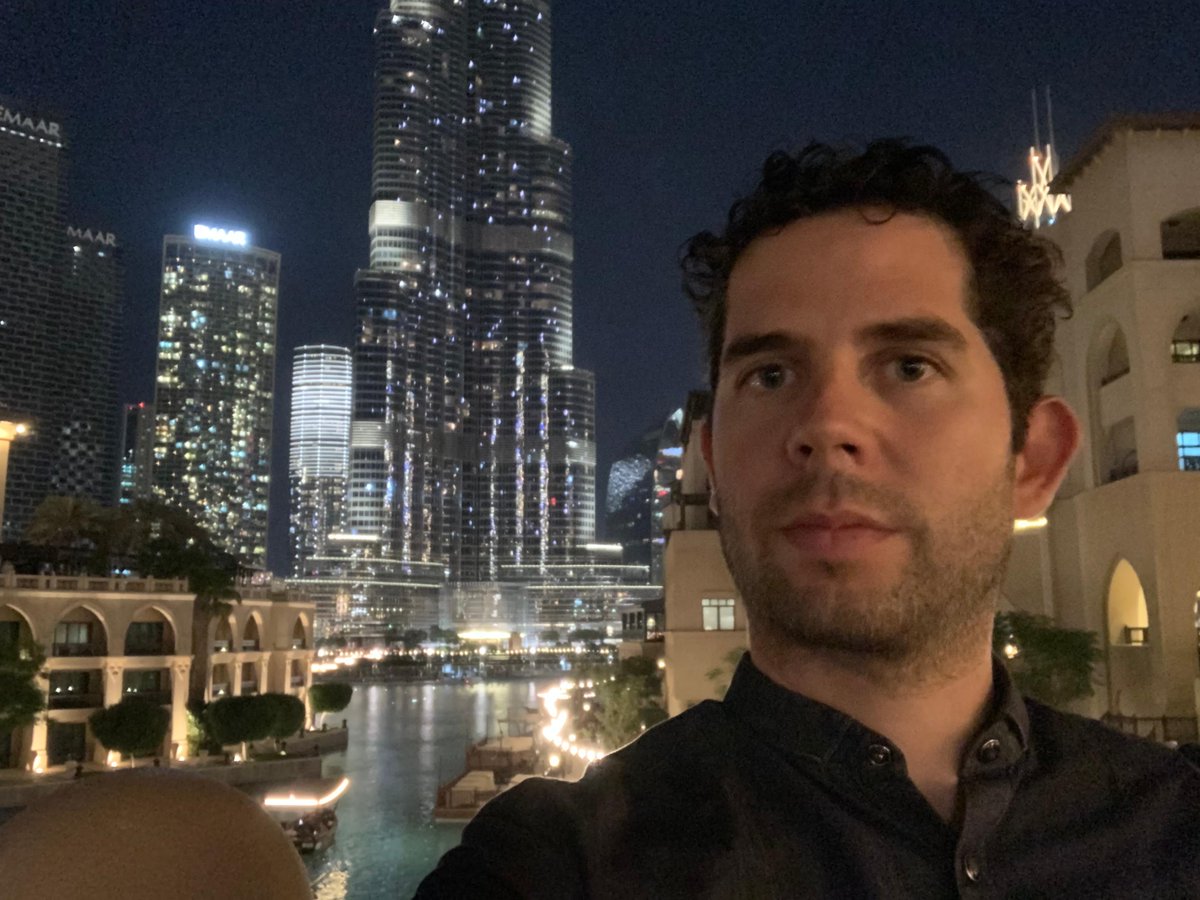 SergioLeon3D's tweet photo. I love the atmosphere of the arabic nights in #Dubai. For me, coming from south Spain, it is familiar this thing of exploring magic oriental corners. @AutodeskAPS #Dubai #DevSlam #GitExGlobal2022 https://t.co/CQbuX96dVR