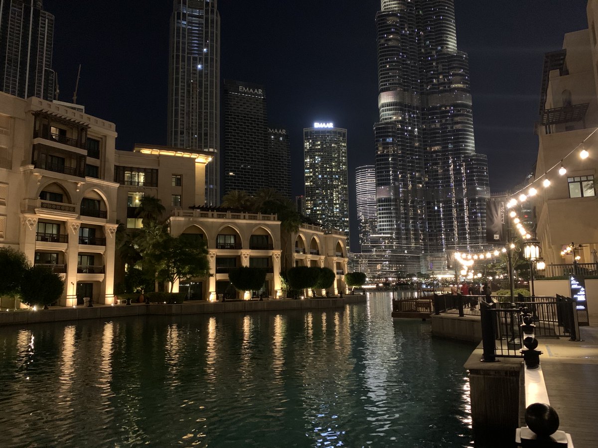 SergioLeon3D's tweet photo. I love the atmosphere of the arabic nights in #Dubai. For me, coming from south Spain, it is familiar this thing of exploring magic oriental corners. @AutodeskAPS #Dubai #DevSlam #GitExGlobal2022 https://t.co/CQbuX96dVR
