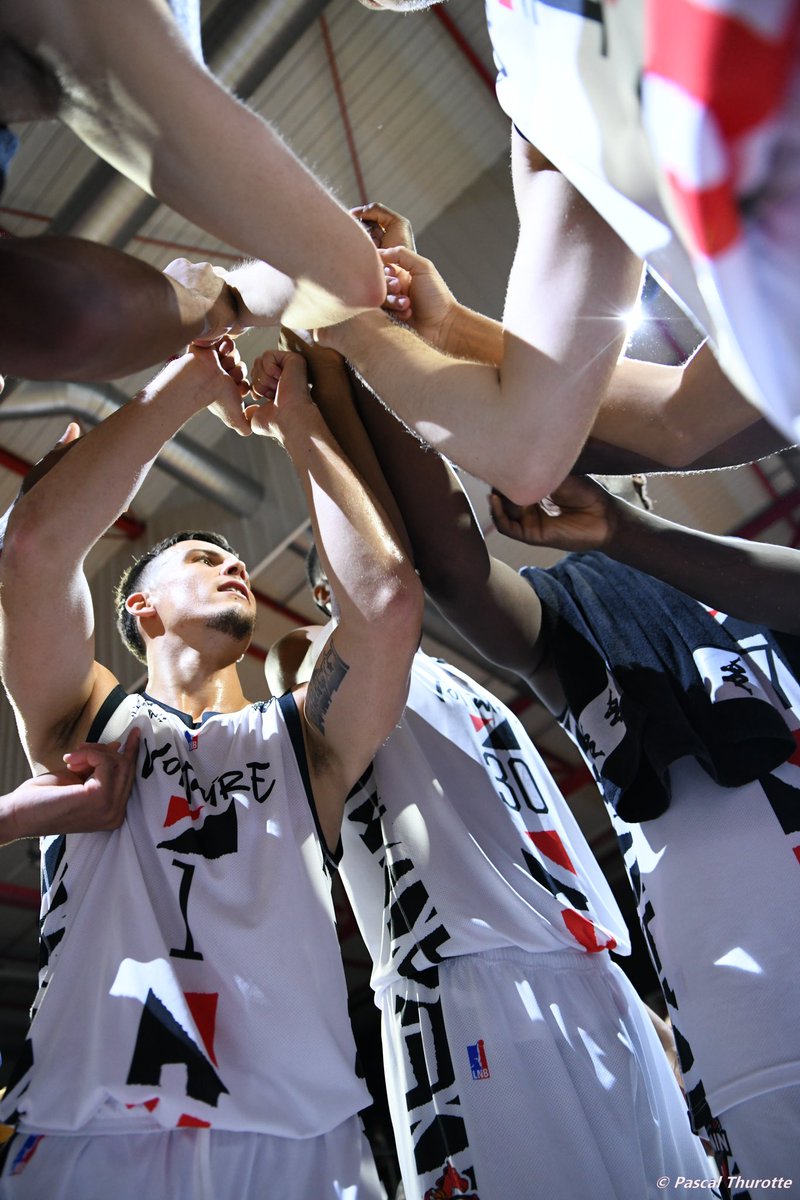 denainvoltaire's tweet photo. Une première victoire accrochée, un complexe en feu, une soirée parfaite pour commencer la saison 🔥

📸 Pascal Thurotte

#GoDragons #LNB #ProB https://t.co/kO977wk5tQ