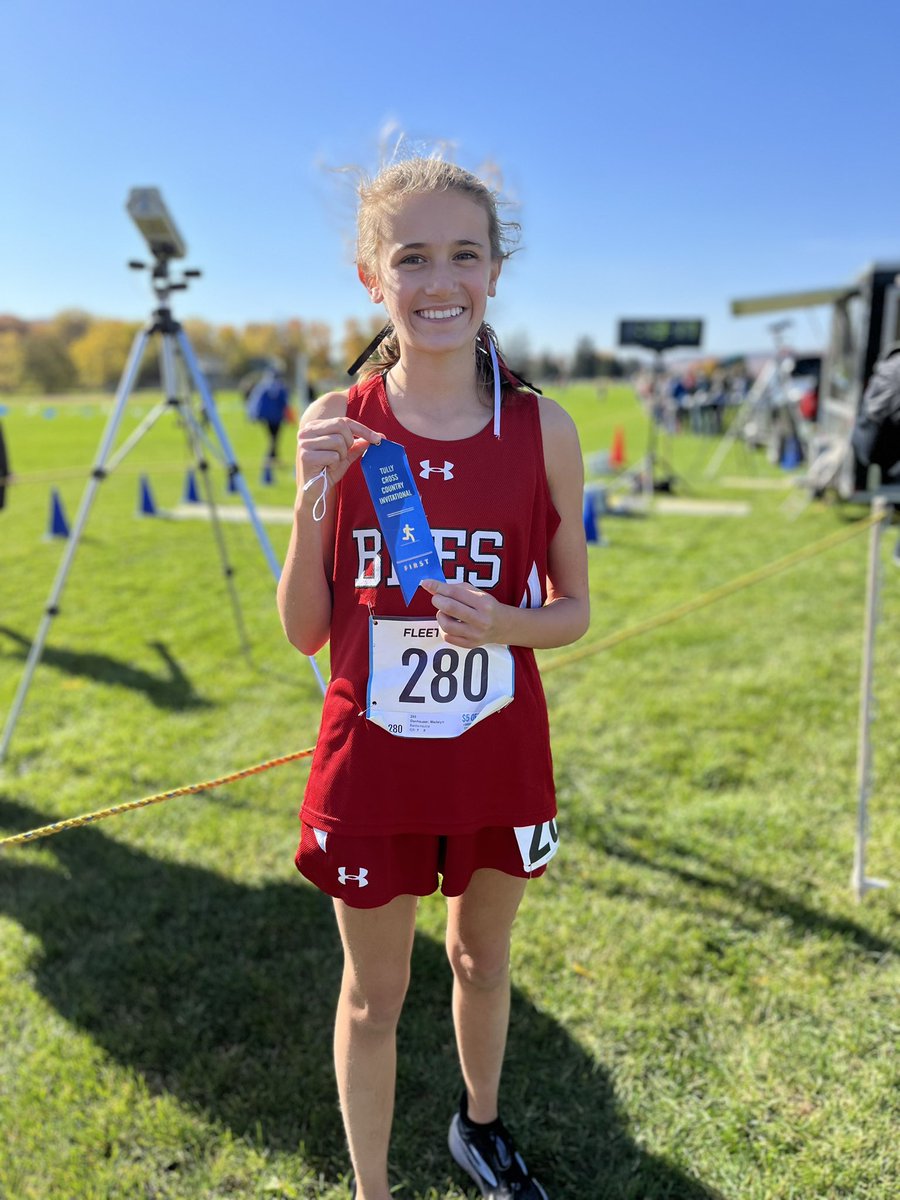 Stubbs_Tiff's tweet photo. Congratulations to Mady Donhauser for winning the Girls Large School Modified Race at the #TullyInvite! @BvilleXCTF @Bville_Bees @BCSDBEES  GO BEES 🐝 🥇🏃🏼‍♀️ https://t.co/QdBstwLOIN