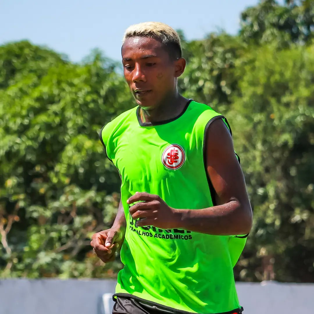 JuventudeSamas's tweet photo. O Poraquê finalizou sua preparação para o jogo diante do Maranhão na manhã de hoje no Pinheirão.
Os ingressos estão disponíveis nas lojas parceiras do clube já conhecidas pela torcida .
Pra cima SAMAS !
🖤🤍❤ #OrgulhodoInterior 🖤🤍❤
📷 @mvitoriafoto https://t.co/uI3f4HdlTi