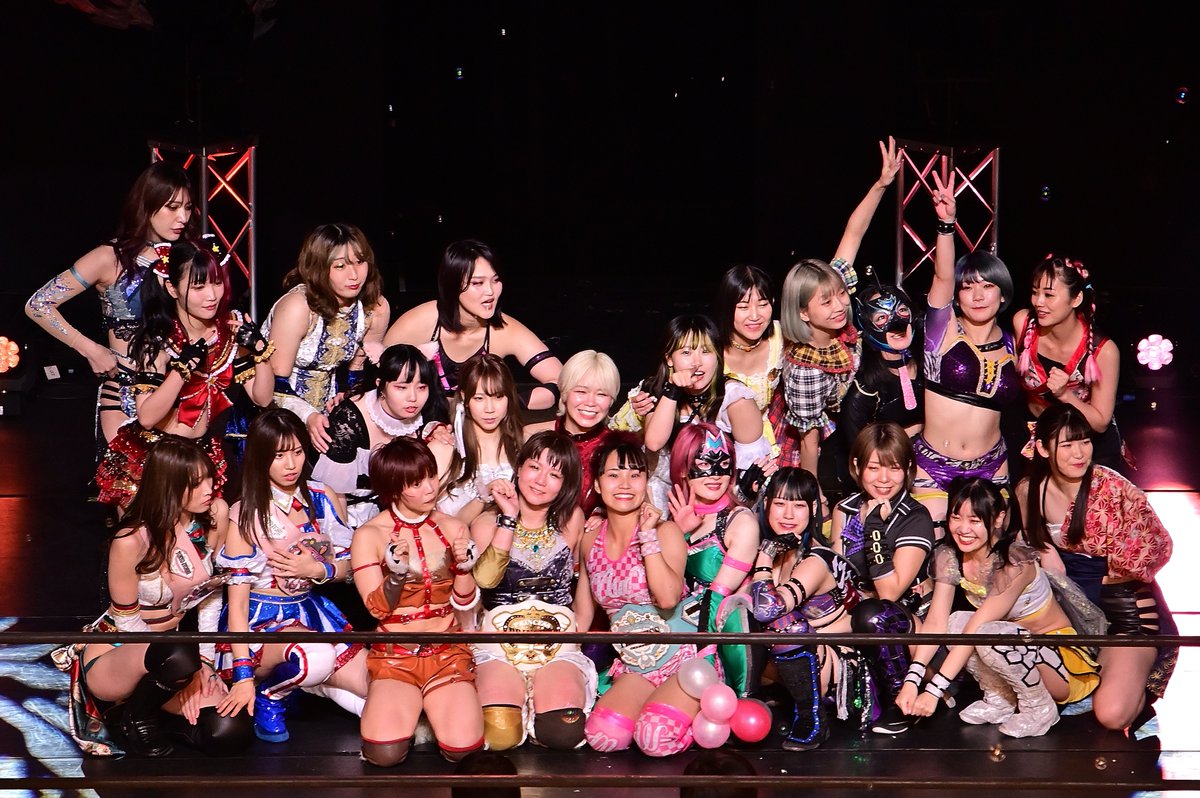 コニシ tweet media