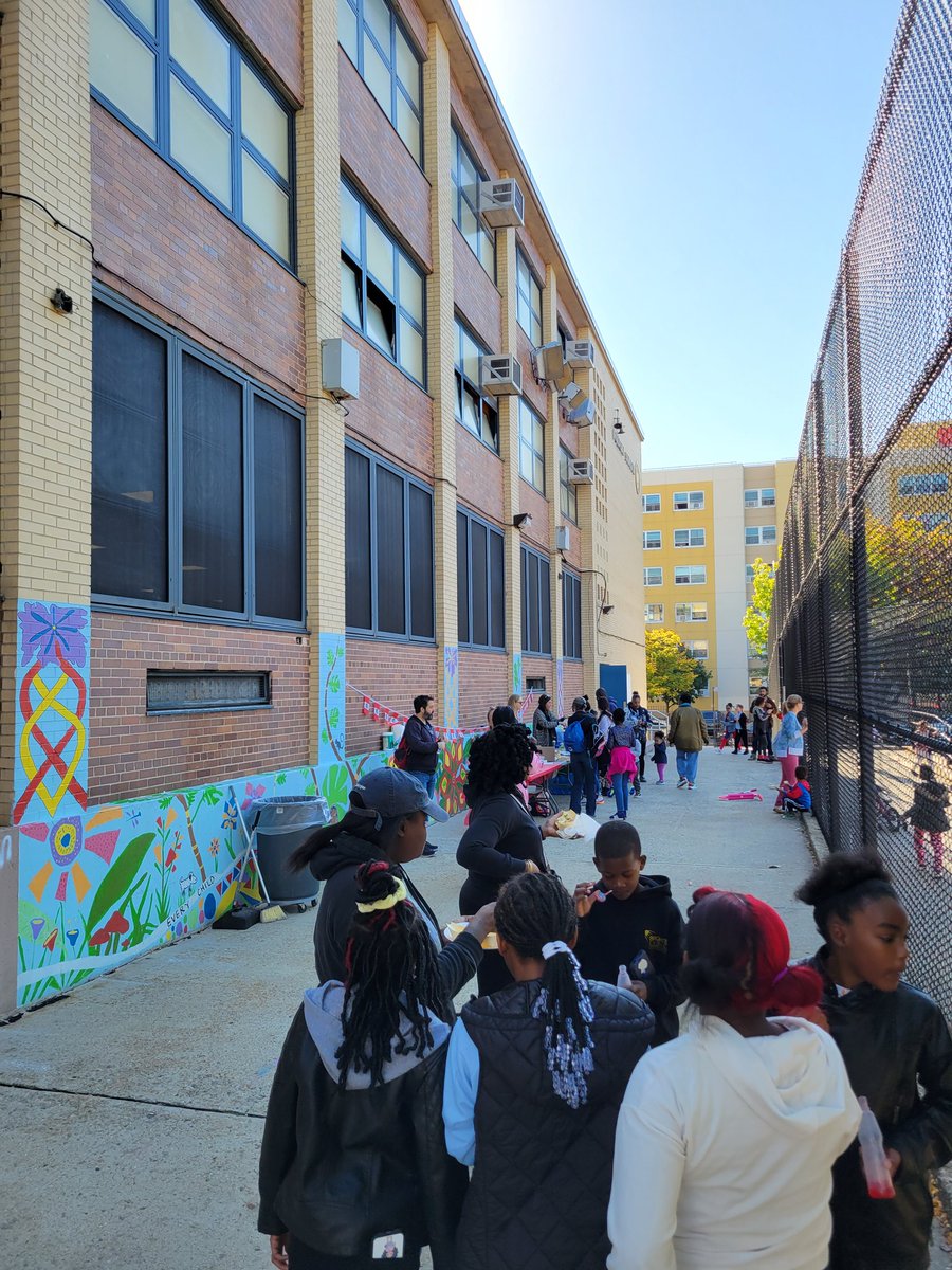 HeyBccs's tweet image. buenos dias a nuestra gente! estamos aquí en bccs preparándonos para nuestras actuaciones de herencia hispana / latinx. ¡¡vamos!! @CommunitySupt16 @D16LEADS @NequanMclean @stefanizinerman @OsseChi #welovebccs