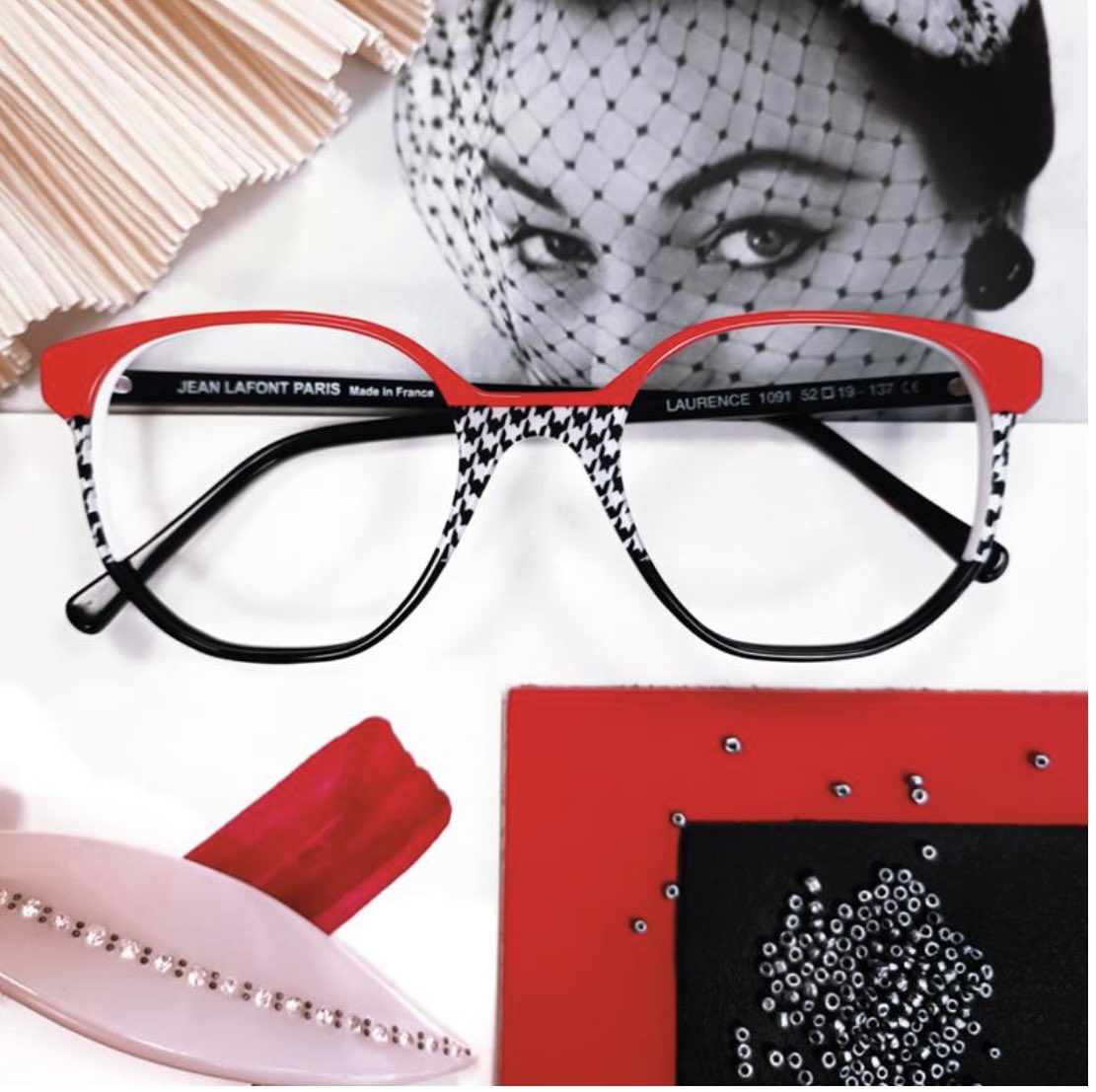 CollegesOptical's tweet photo. “Combine fiery red with a traditional houndstooth, and voila – an instant hit.  LAURENCE’S unexpected fusion of contrasting acetate makes it a best-seller.”
#lafont #lafontparis #lafonteyewear #madeinfrance #eyewear #red #womensfashion #torontofashion #fashionbloggers https://t.co/M8uiT9nLsf
