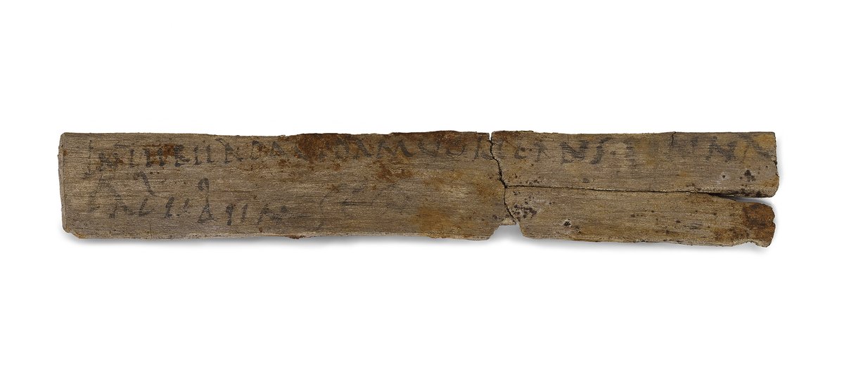 The Roman poet Virgil was born #OnThisDay in 70 BC 📜 Written between the late 1st – early 2nd century AD, this writing tablet from Vindolanda in northern England contains a line from the second half of Virgil’s Aeneid 🖋 🔎 ow.ly/eU8E30rW1K2