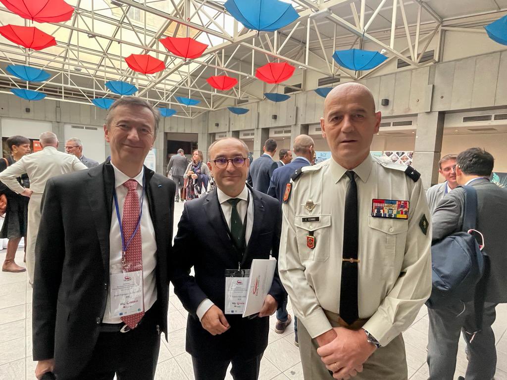 SecuEnv's tweet photo. Clap de fin pour la quatrième édition du forum AQUA SÛRETÉ. Un grand merci au Général Eric OZANNE, Commandant la 6ème Brigade Légère Blindée et Délégué Militaire Départemental du Gard, d’être venu conclure notre séminaire. 
 #Resilience #veolia #crise #climat https://t.co/iI0cJg3OoK