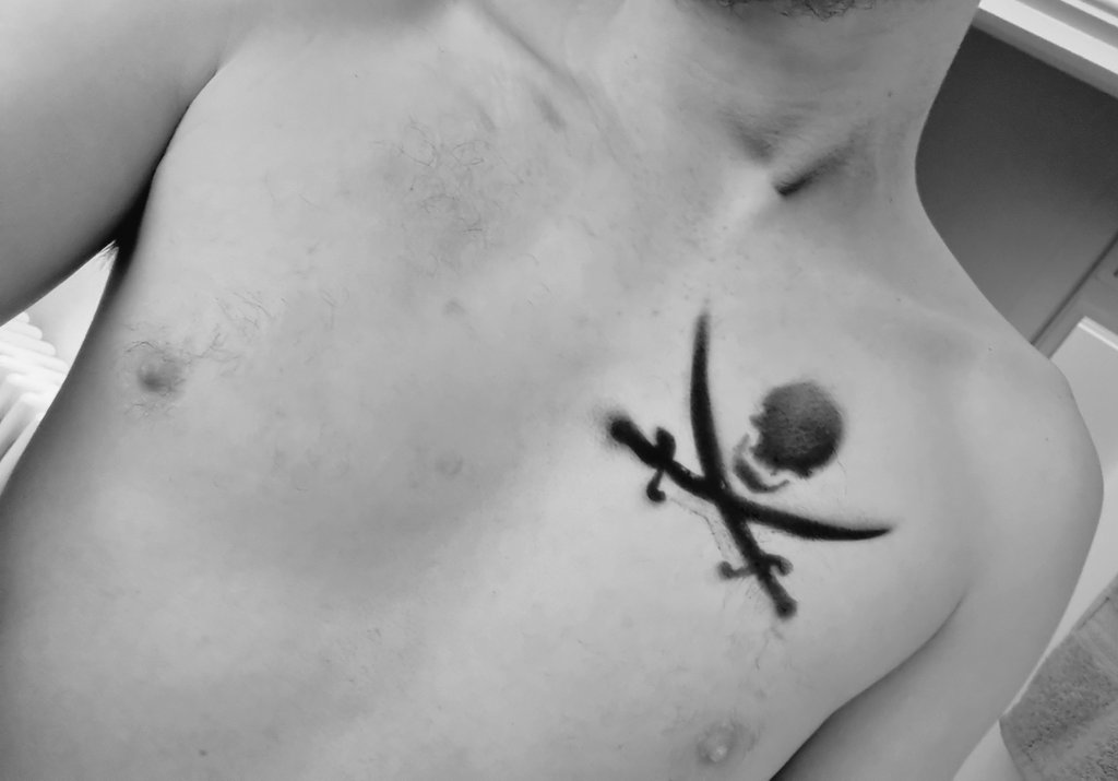 GingerLad97's tweet photo. Heres to a Fanstatic night tonight 🏴‍☠️😈

@SLAVEBOYTOM https://t.co/YGvtRVqlro