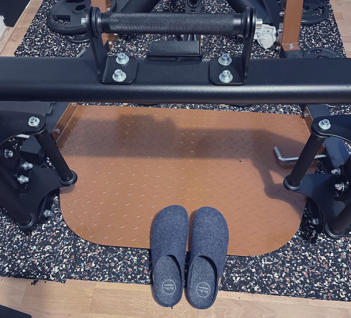 Trap-bar-rowing in felt-slippers kinda day