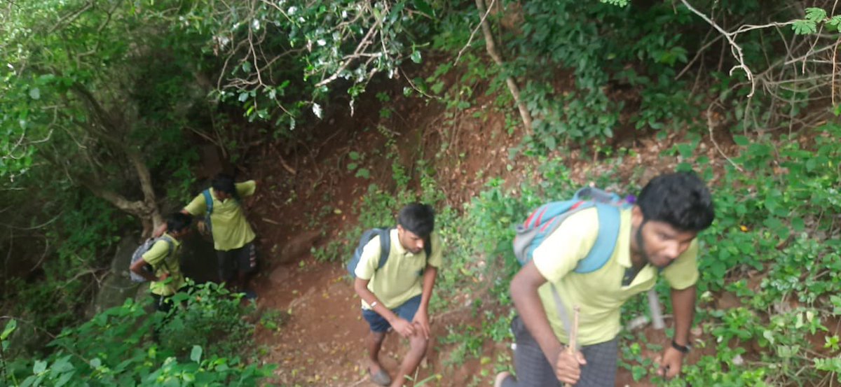 nsskpriet's tweet photo. Team NSS of KPR Institute of Engineering and Technology in association with lions trekking club, Coimbatore had arranged for a trekking camp at Perumal mudi hills, Anaikatti, Coimbatore on 15.10.2022. 12 volunteers and one faculty has accompanied the trekking camp. @_NSSIndia https://t.co/52ouD3YUKb