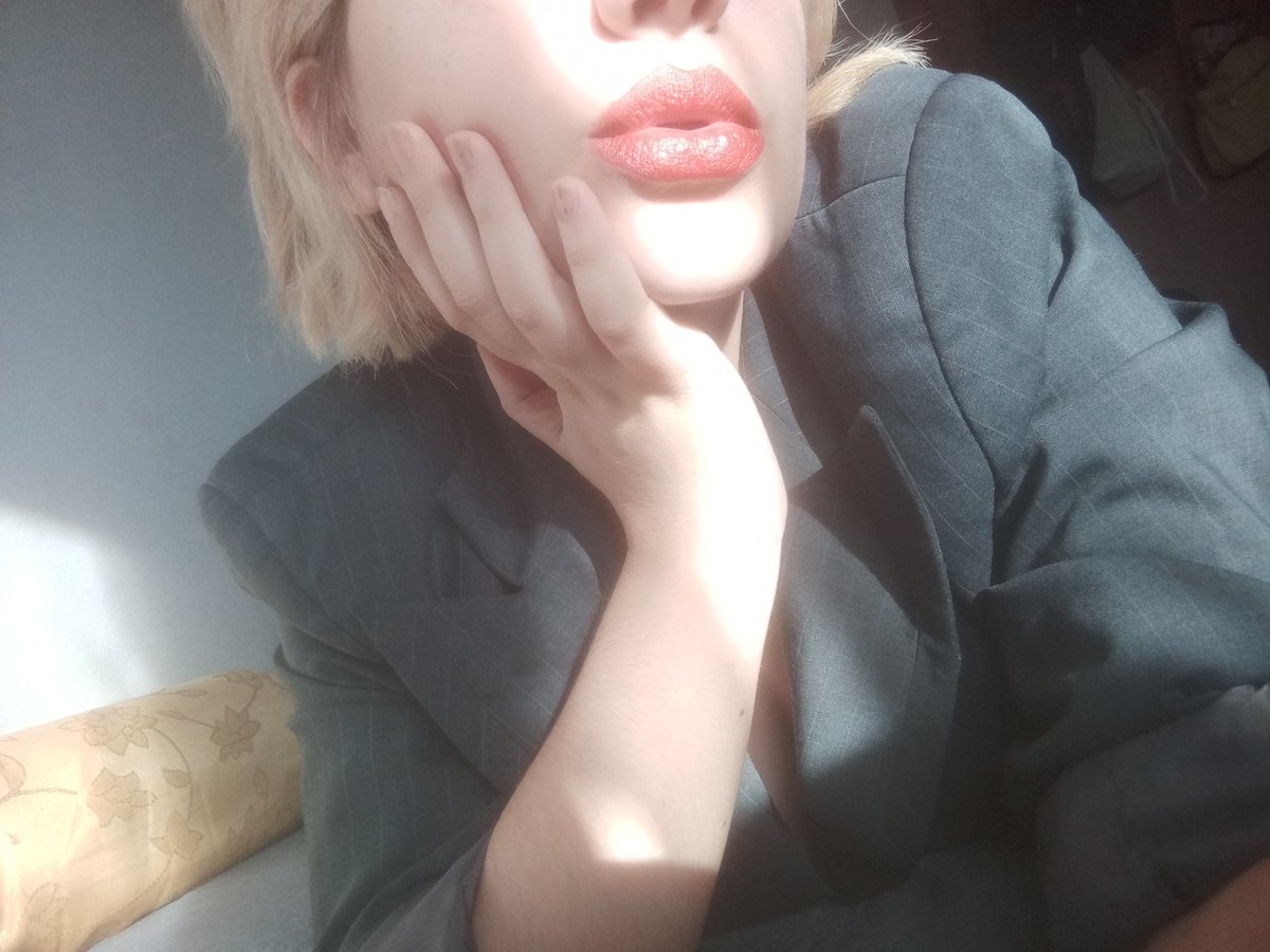 M68531622's tweet photo. Pensando che ho proprio voglia di spolpare qualche essere inferiore... Il mio conto che aumenta e il vostro che diminuisce. 🤭
Findom feet feetfetish footfetish paypig findomme Moneyslave mistress https://t.co/P2qyktG7Xt