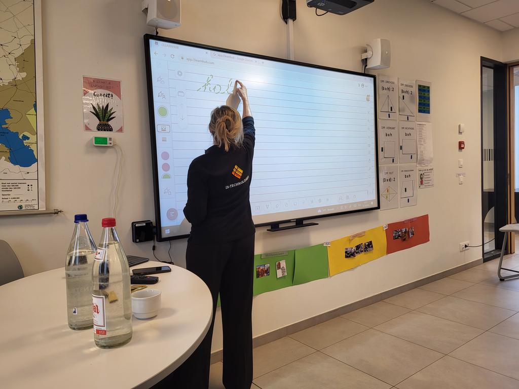 edtechOptimist's tweet photo. @AnnekeVerbeeck1 in action! #i3learnhub @i3_Technologies #edtech https://t.co/SGozzzySgU
