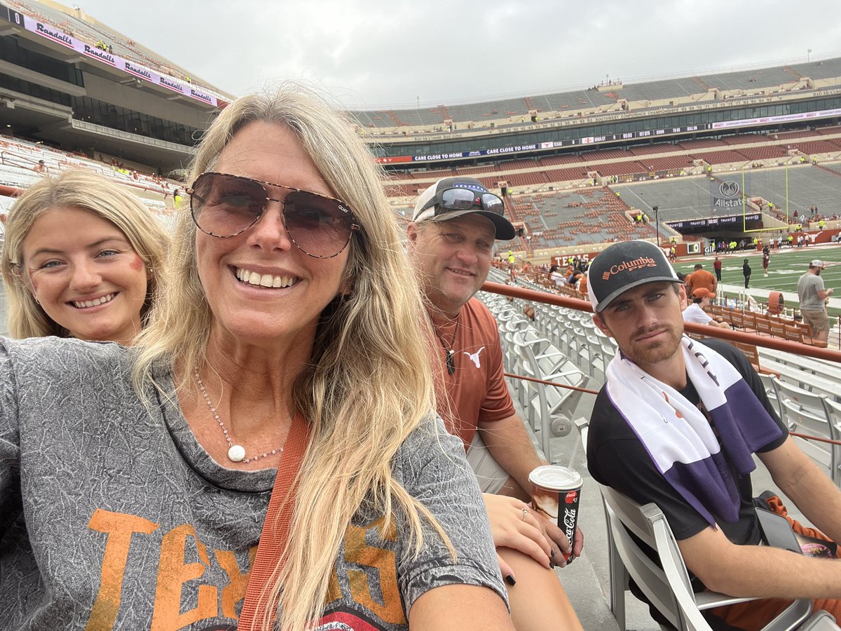 ksphouck83's tweet photo. Hook em’ Horns  #HookEm #hookemhorns https://t.co/22Y0UCaSSp