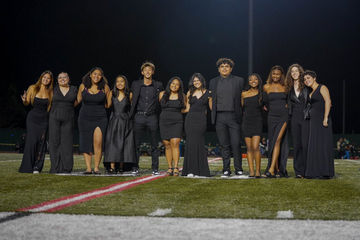 Congratulations to the seniors of our Poly International Ambassadors program!! #Homecoming2022 #LBPoly #proudtobelbusd