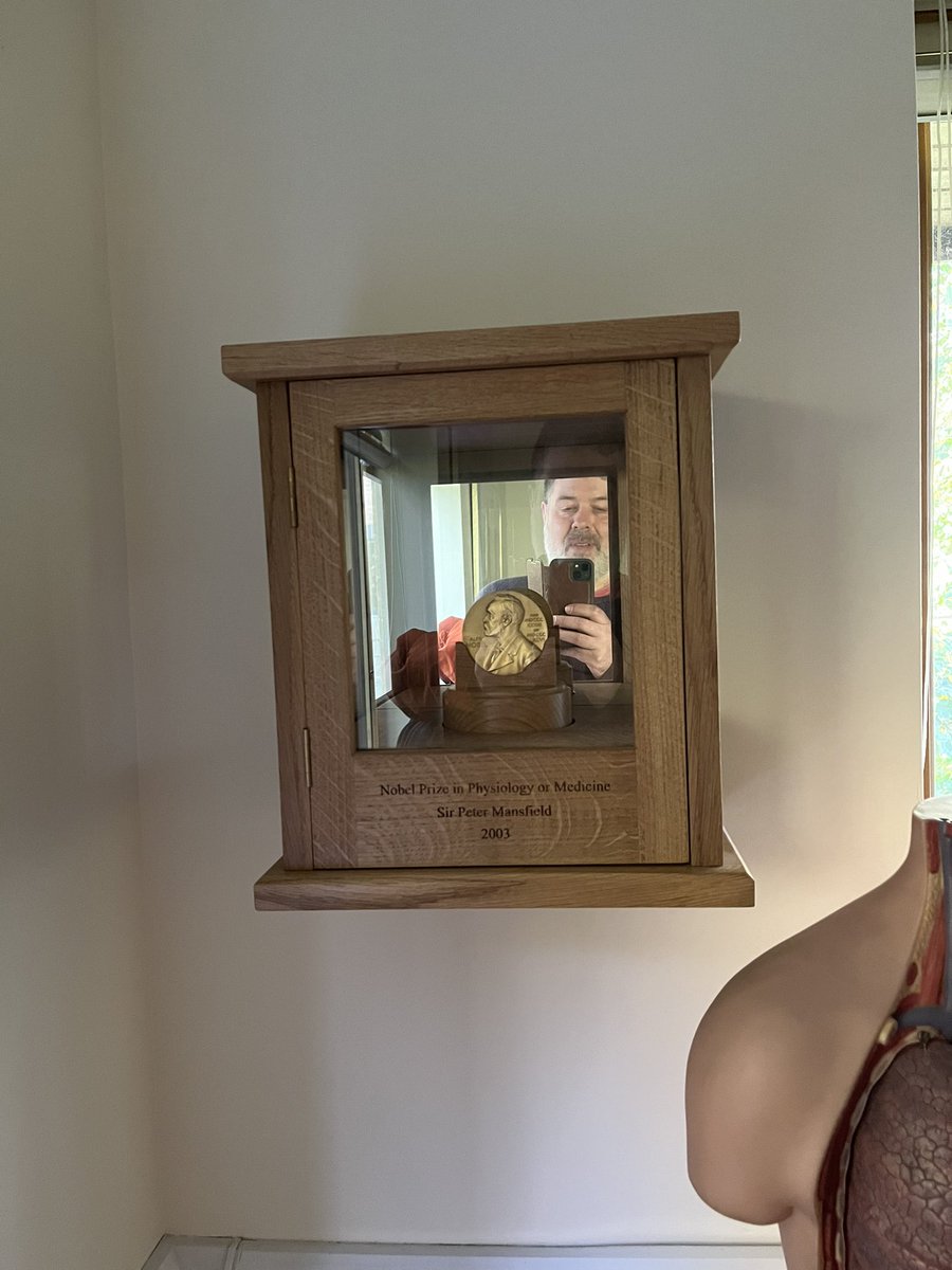 LexAtom's tweet image. Professor Sir Peter Mansfield’s Nobel prize for medicine and biology…. MR Physics Mecca (okay it’s a replica, but still slightly awed to be in his office!)