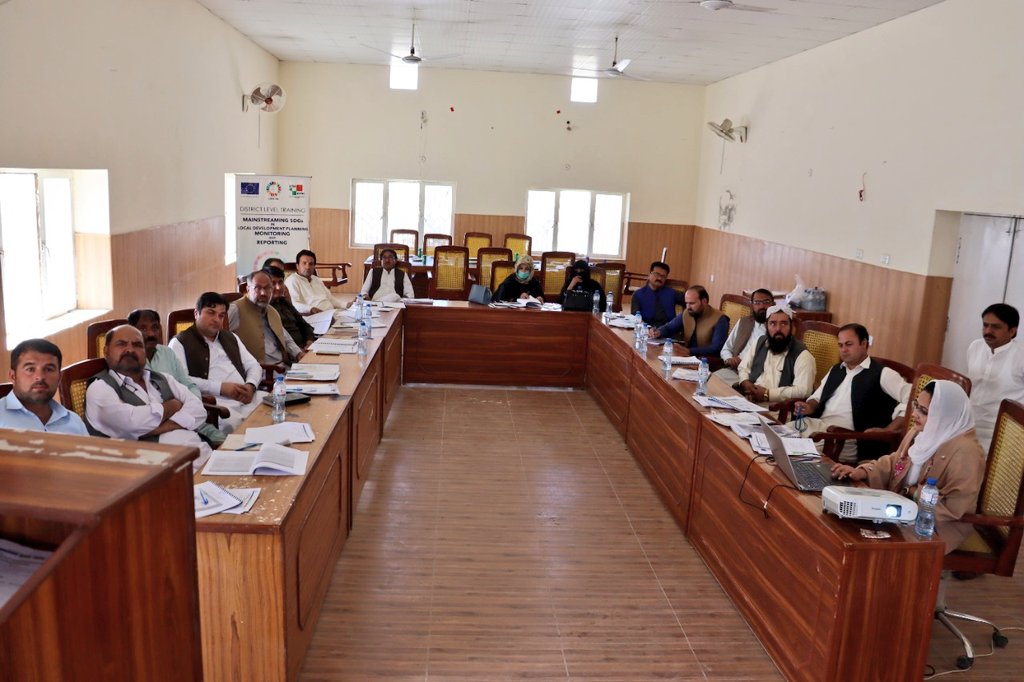 LEAD4SDGs's tweet photo. #MainstreamingSDGs 
🟦 The two-day training is held to build the capacity of government officials from Killa Saif Ullah, Zhob, and Sherani. The programme focuses on mainstreaming SDGs in local development planning, monitoring &amp; reporting. https://t.co/TNfleJXdtn