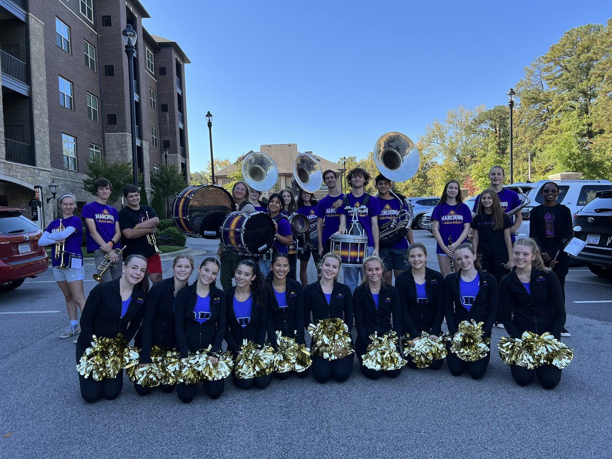 ArtsBroughton's tweet photo. @BHSInstrumental and @CAPSdance2207 loved performing for the residents of Waltonwood Retirement this morning! #bhsfamily @NBroughtonHS https://t.co/nOulahUZVO