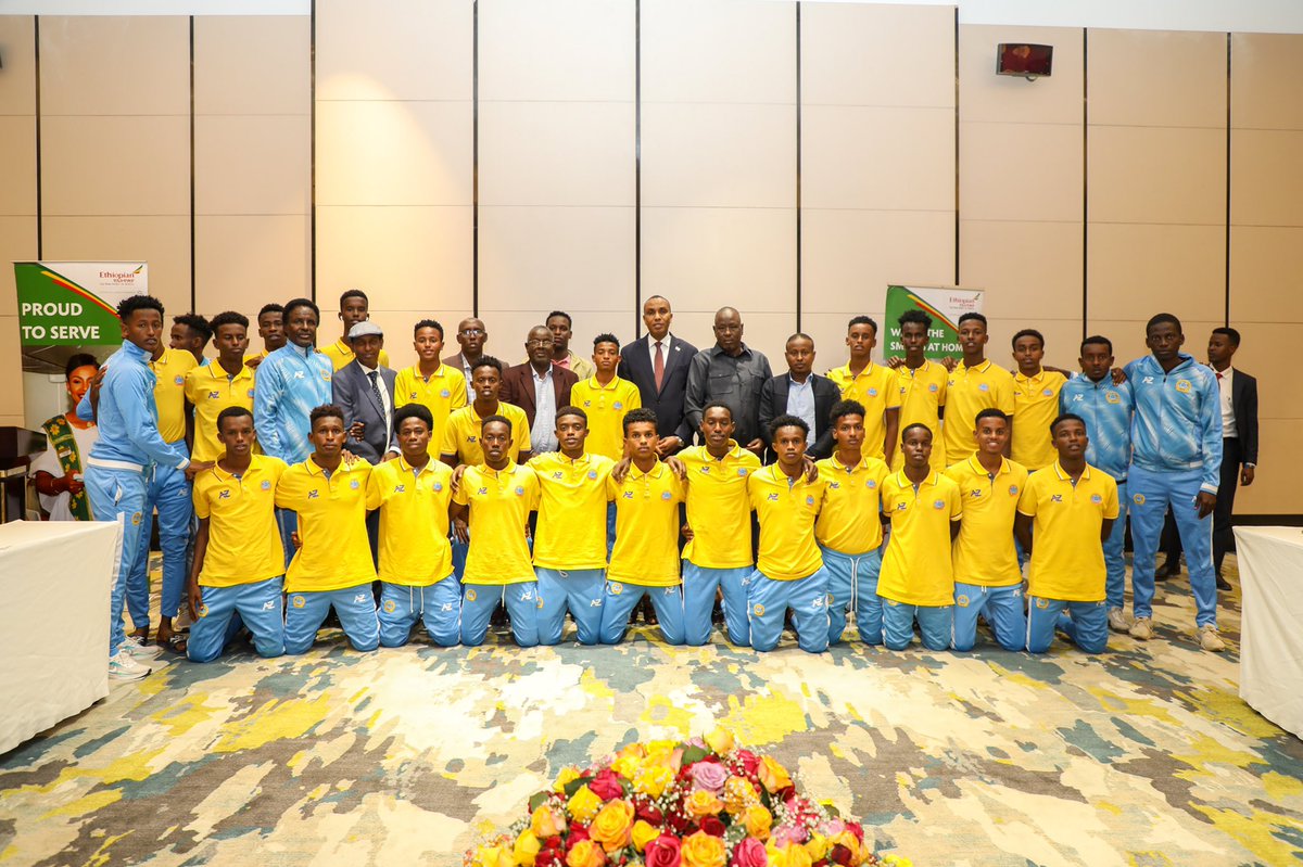 HamzaAbdiBarre's tweet photo. Waxaan u hambalyeynayaa Xulkeena Kubadda Cagta Qaranka ee 17-jirada ah oo ku guulaystay koobka cayaaraha Bariga iyo Bartmaha Afrika ee CECAFA, kadib markii ay ka adkaadeen Kooxda South Sudan cayaartii finalka. Waxay soo hooyeen guul taariikhi oo sharaf u ah shacabka Soomaaliyeed. https://t.co/lOYatUt77n