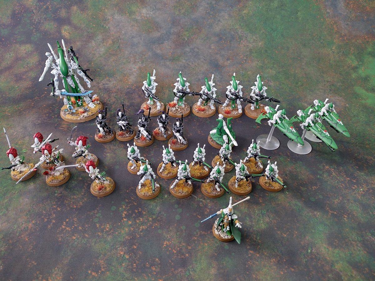 That's the last of my Biel-tan Aeldari project done and time for a group photo. It's been an interesting and challenging task, especially working with so much white. #warhammercommunity