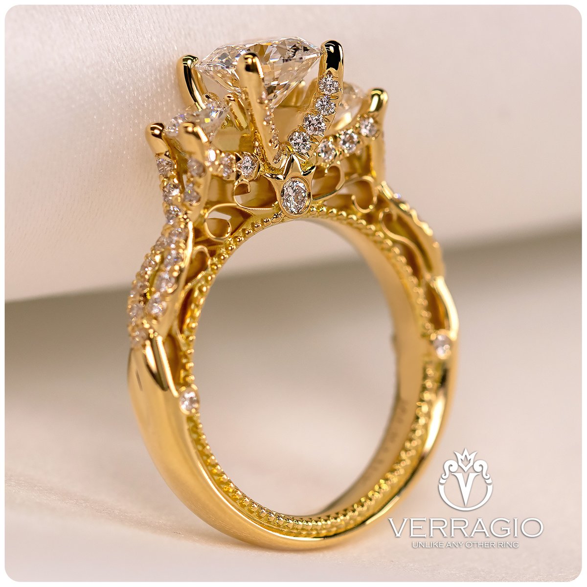 nasr_jewelers's tweet photo. The warm glow of yellow gold, elegant details, and sparkling diamonds.✨💖 
What is your favorite color of gold; White, Yellow, Rose, or Two-Tone?
#VerragioEngagementRings #SheSaidYes #FoundItAtNasr https://t.co/Sw7s1sYfG8