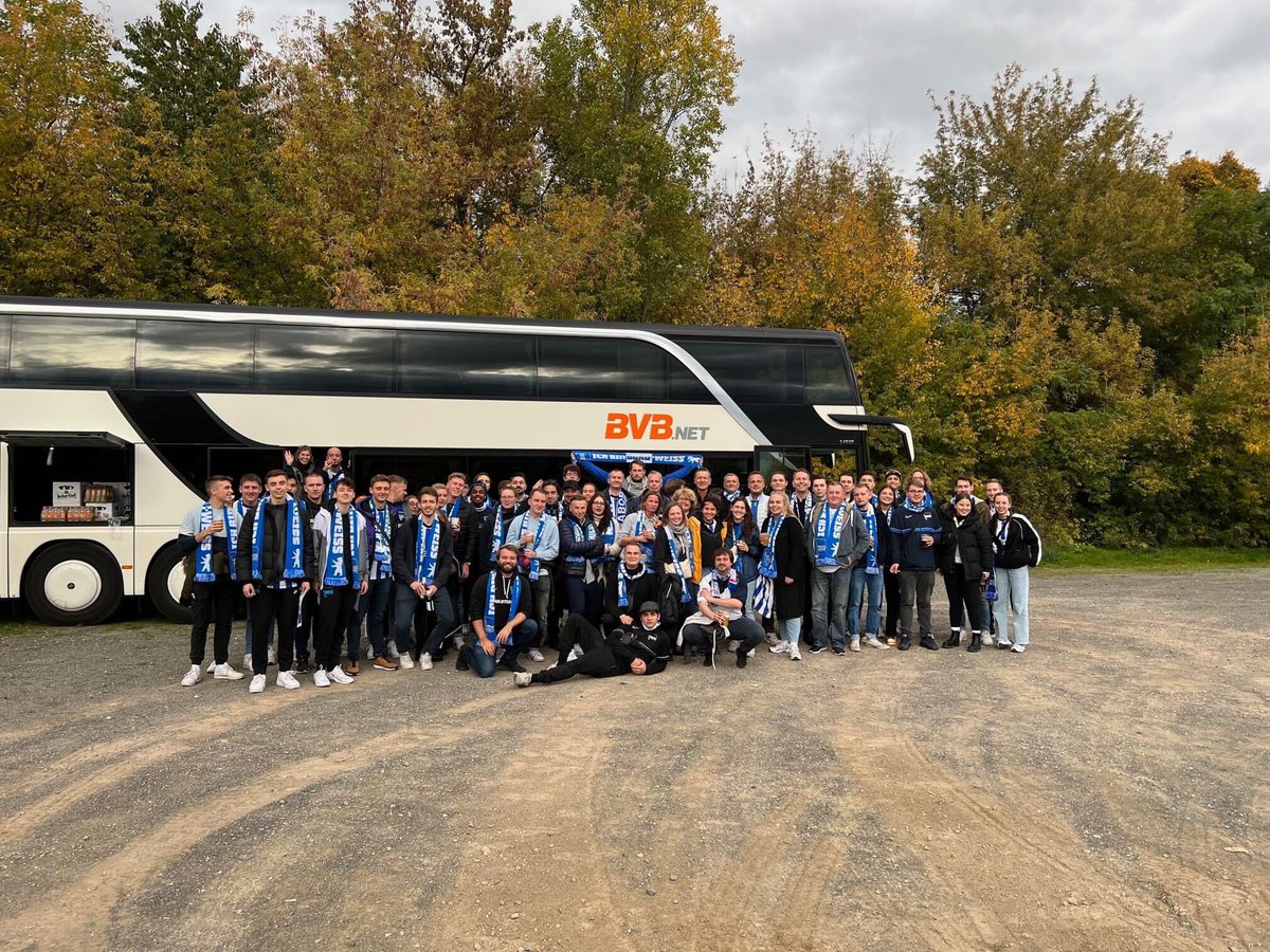 Hertha BSC (@herthabsc) on Twitter photo #GemeinsamHertha! 💙 Rund 80 Mitarbeitende - inklusive <a href="/HerrichThomas/">Thomas E. Herrich</a>, <a href="/WHerthaner/">Kay Bernstein</a> und weiteren Präsidiumsmitgliedern - haben sich ebenfalls auf den Weg nach Leipzig gemacht, um unsere Jungs live vor Ort bei #RBLBSC zu unterstützen. Stark! 👏
#HaHoHe #GemeinsamHertha! 💙 Rund 80 Mitarbeitende - inklusive <a href="/HerrichThomas/">Thomas E. Herrich</a>, <a href="/WHerthaner/">Kay Bernstein</a> und weiteren Präsidiumsmitgliedern - haben sich ebenfalls auf den Weg nach Leipzig gemacht, um unsere Jungs live vor Ort bei #RBLBSC zu unterstützen. Stark! 👏
#HaHoHe